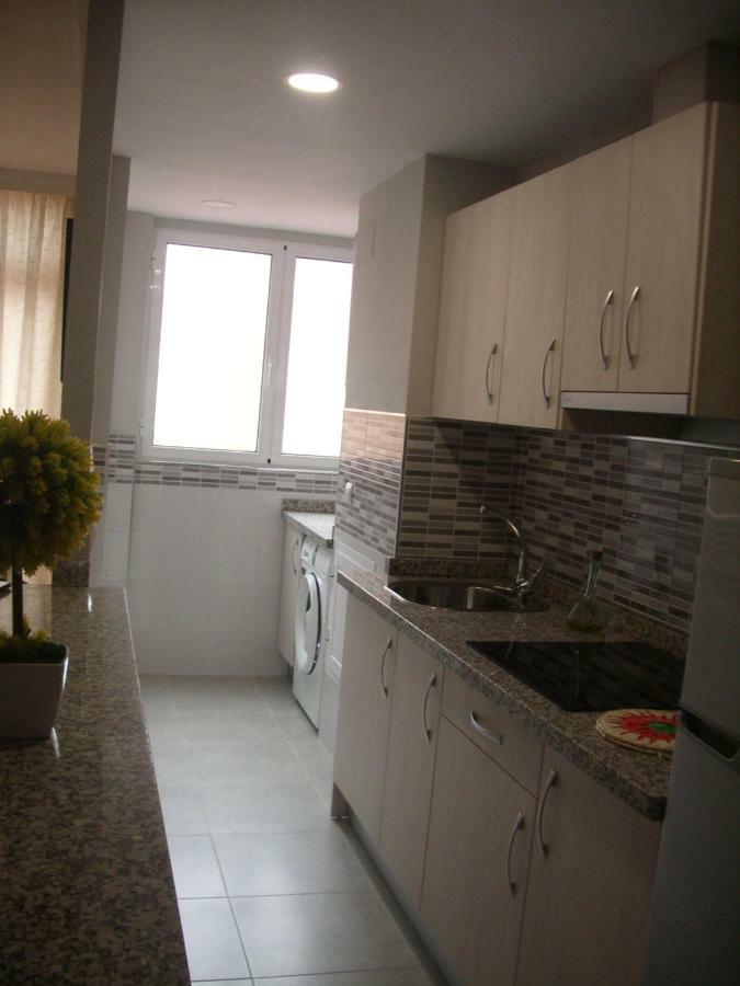Paseo Maritimo De Poniente Apartment Malaga Exterior photo