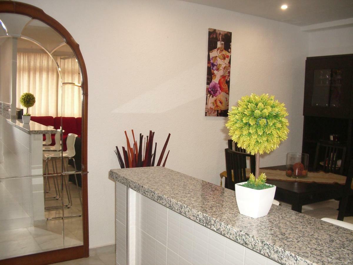 Paseo Maritimo De Poniente Apartment Malaga Exterior photo