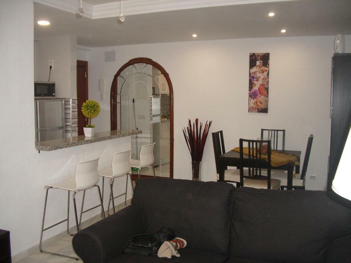 Paseo Maritimo De Poniente Apartment Malaga Exterior photo